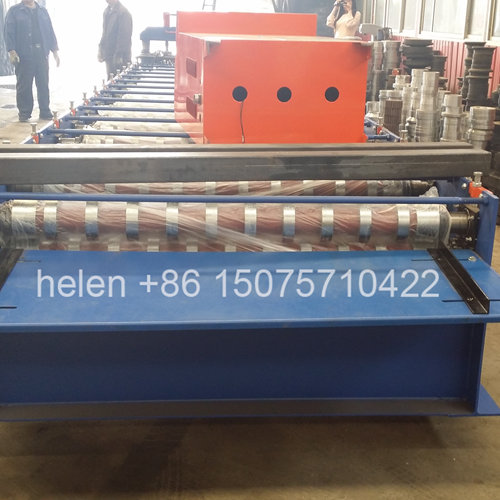 Material feeding table integrated with manual pre-cutting scissor device for sheet saving