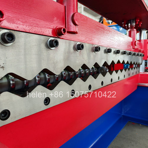 Entire production line layout of the color steel corrugated roofing machine including the chain drive system